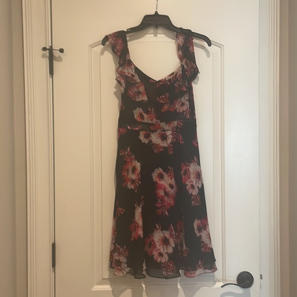 Pretty White House Black Market Dress - Picture 2 of 2